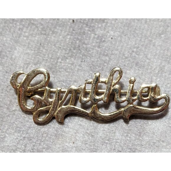 Gold Tone Cursive Lettering Cynthia Brooch - Picture 4 of 6